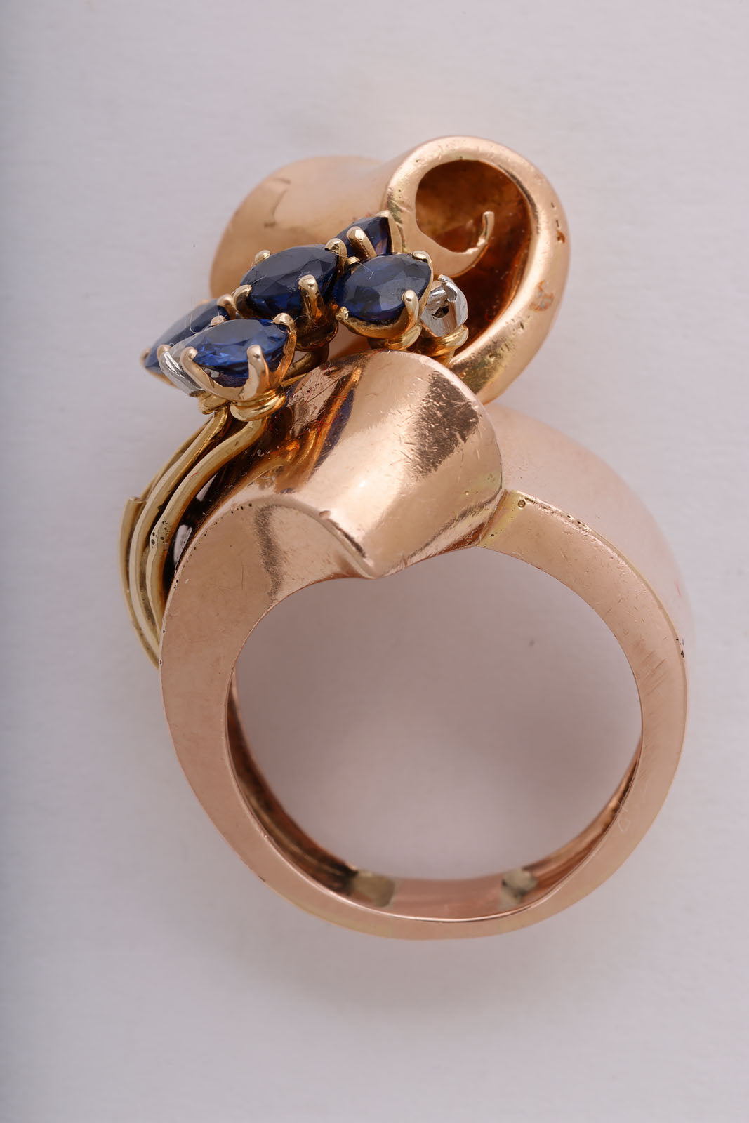 Retro sapphire, diamond, and gold Ribbon Ring