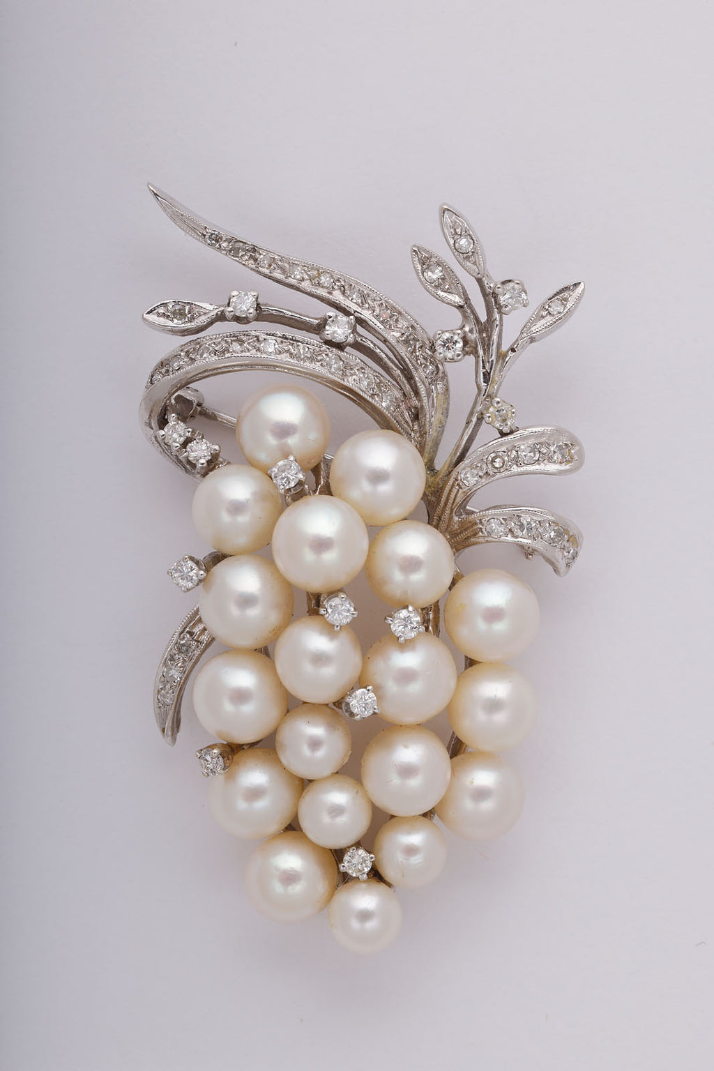 Pearl Brooch with Diamonds in White Gold