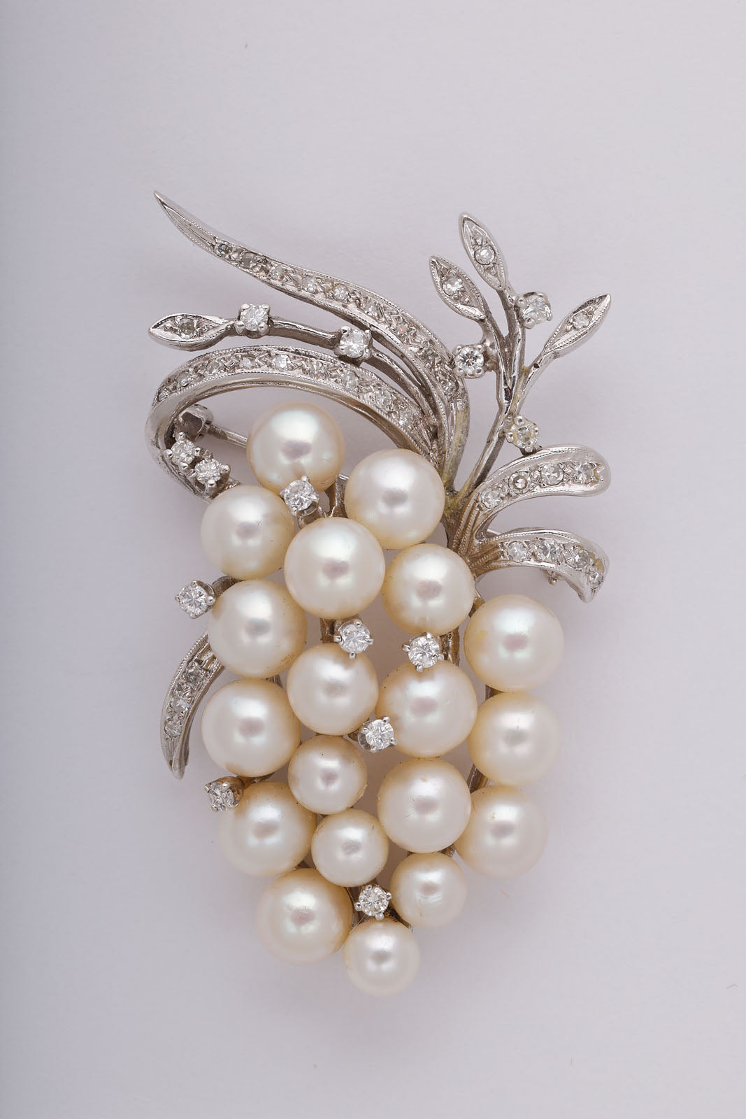 Pearl Brooch with Diamonds in White Gold
