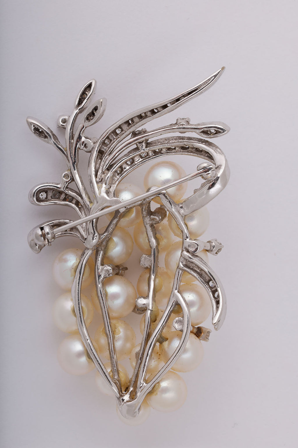 Pearl Brooch with Diamonds in White Gold